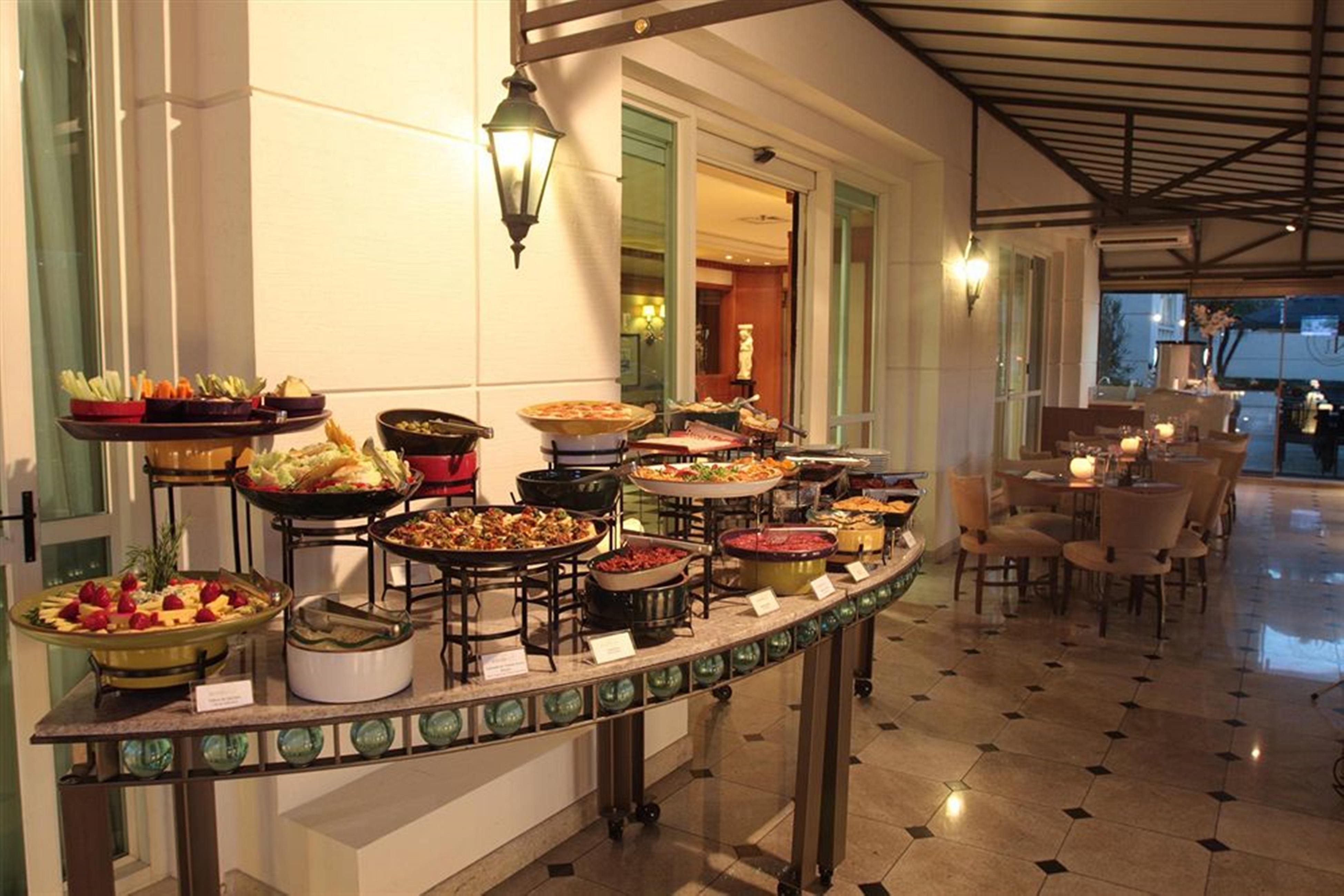 Gran Estanplaza Berrini Hotell São Paulo Eksteriør bilde A buffet at a hotel